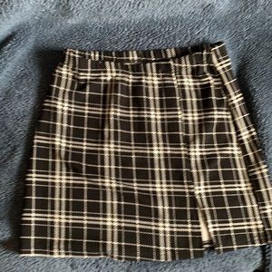 Shein miniskirt. medium.  Never worn. Black/white